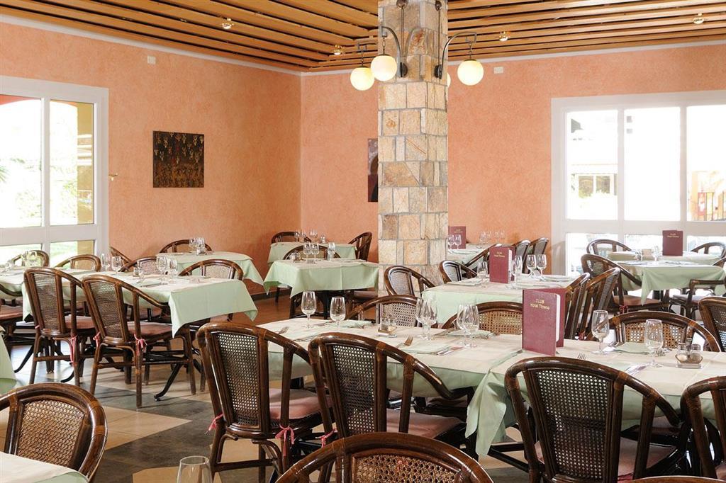 Tirreno Resort Кала-Либеротто Ресторан фото
